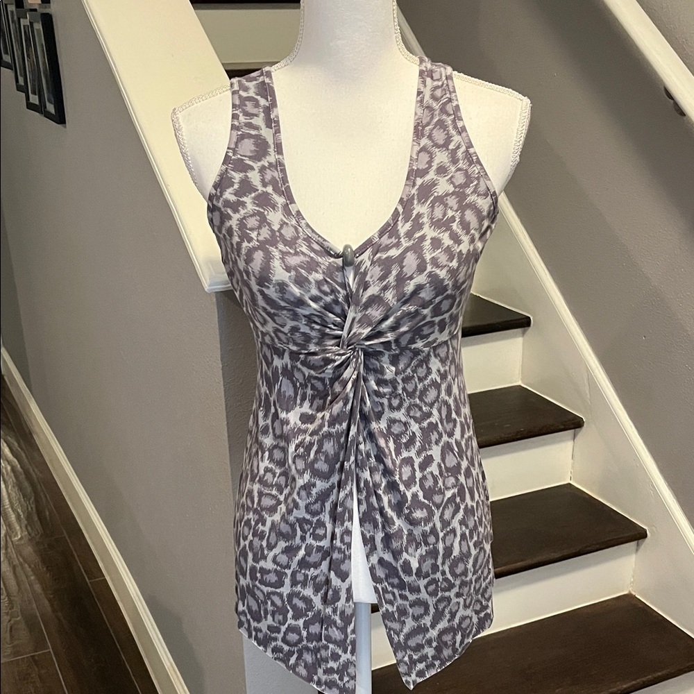 Vertigo Paris Gray Leopard Print Tank Top. Keyhole with Button detail. Sz.L